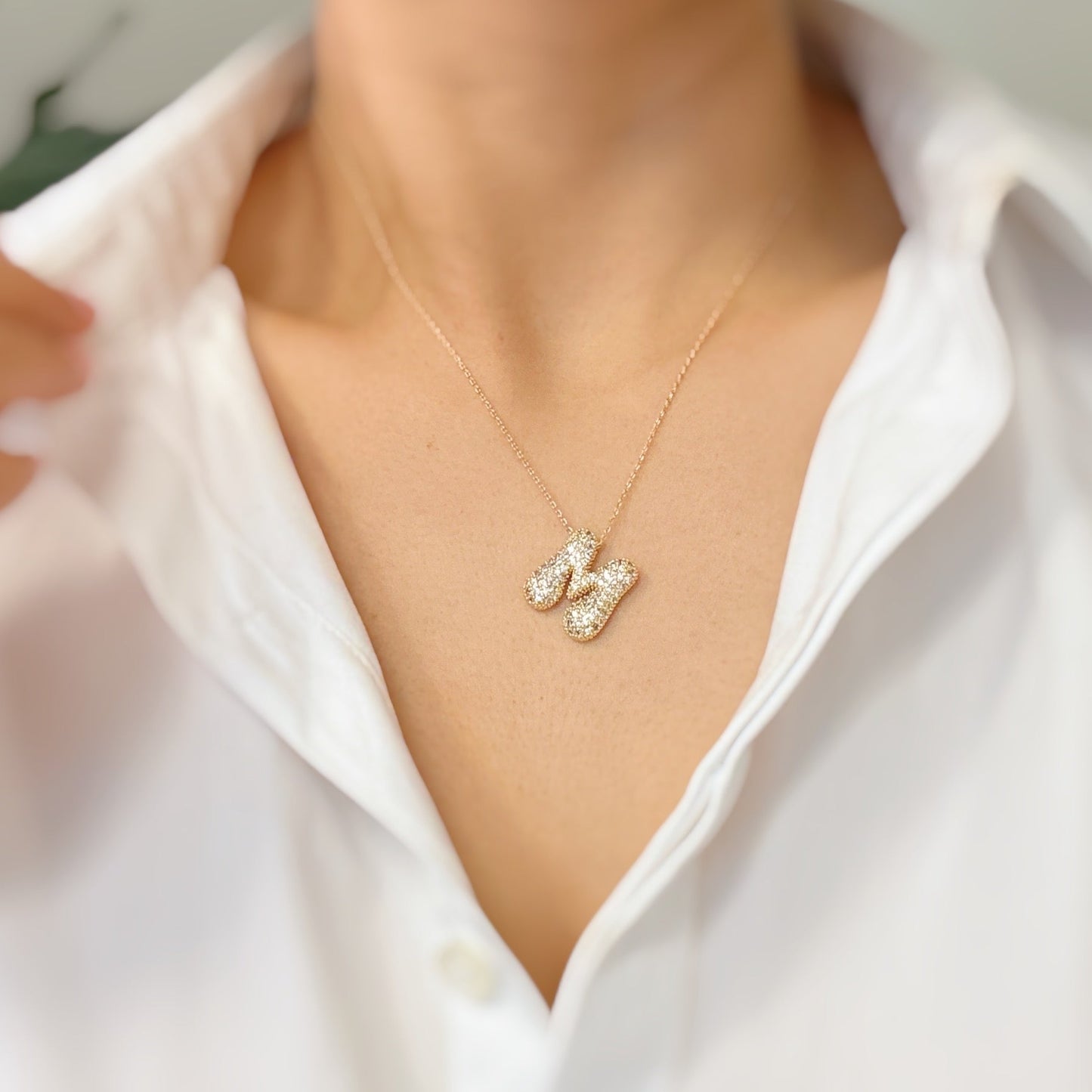 Colar dourado com Inicial em Bolha de Cristal