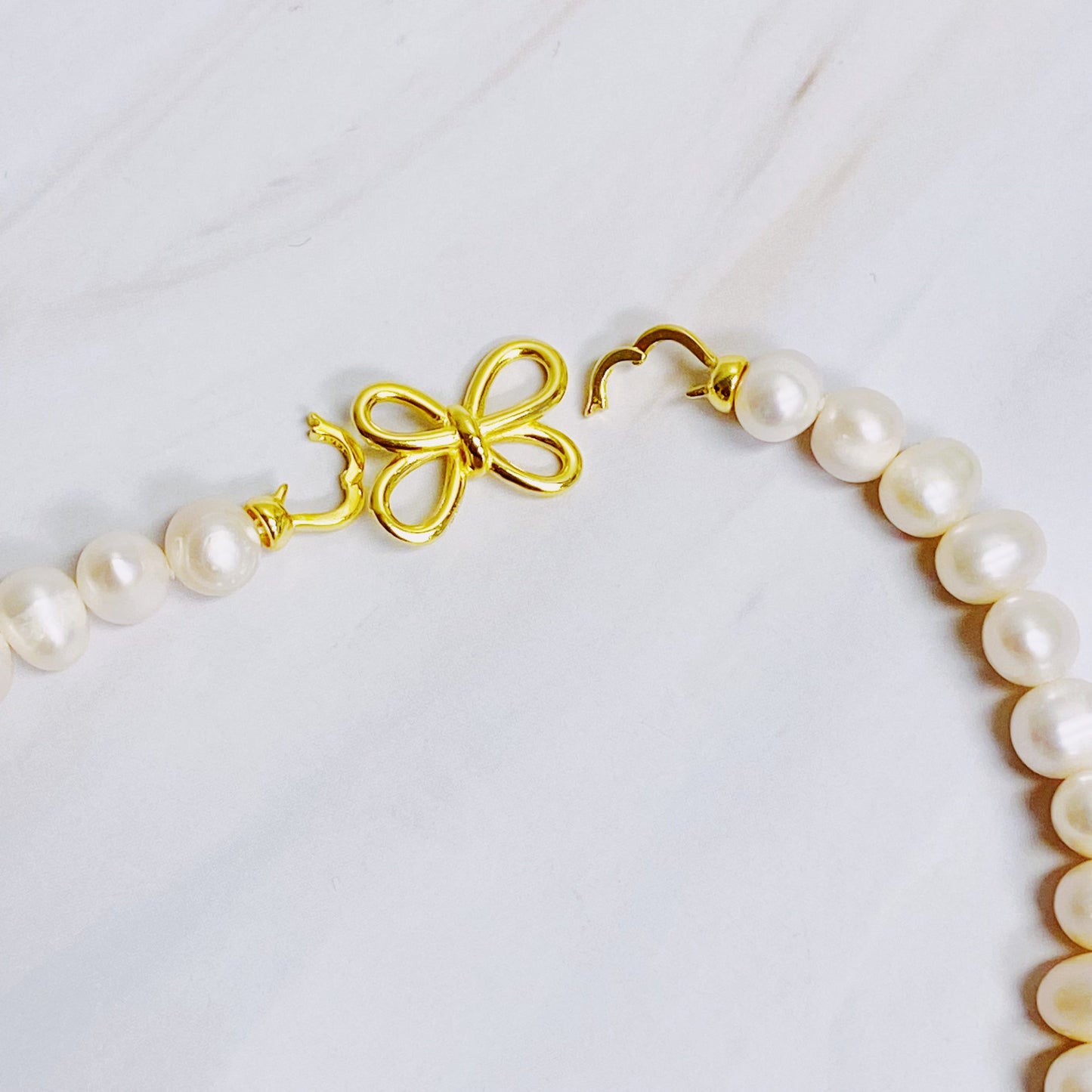 Pearl Essence Clasp Necklace