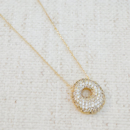 Colar dourado com Inicial em Bolha de Cristal