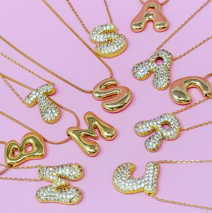Colar dourado com Inicial em Bolha de Cristal