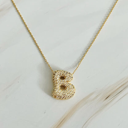 Colar dourado com Inicial em Bolha de Cristal