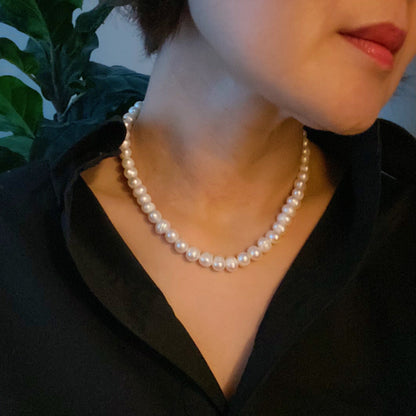 Pearl Essence Clasp Necklace