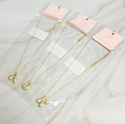 Colar dourado com Inicial em Bolha de Cristal