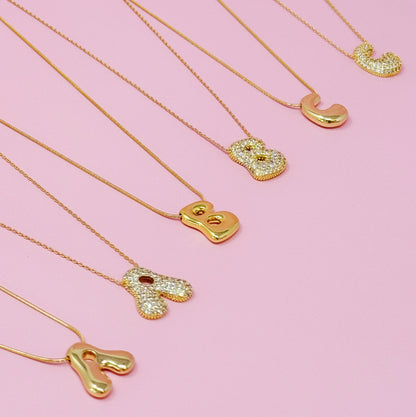Colar dourado com Inicial em Bolha de Cristal