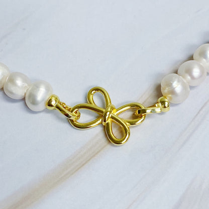 Pearl Essence Clasp Necklace