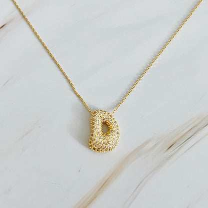 Colar dourado com Inicial em Bolha de Cristal