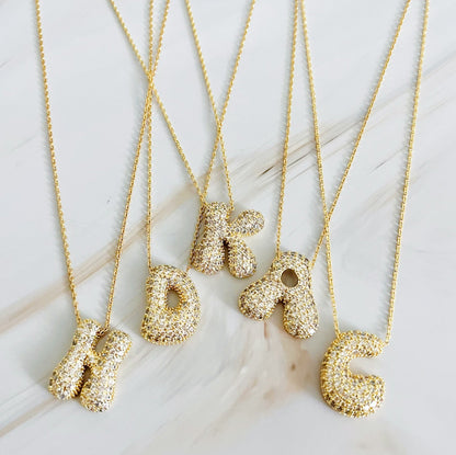 Colar dourado com Inicial em Bolha de Cristal
