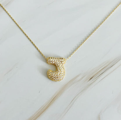 Colar dourado com Inicial em Bolha de Cristal