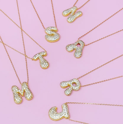 Colar dourado com Inicial em Bolha de Cristal
